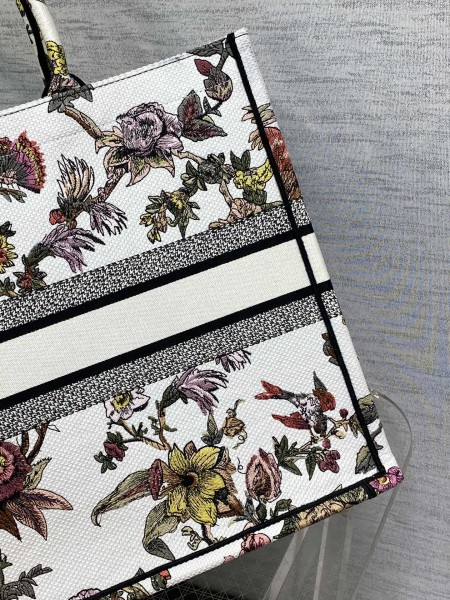 Handbag   Dior   size  42*18*35 cm