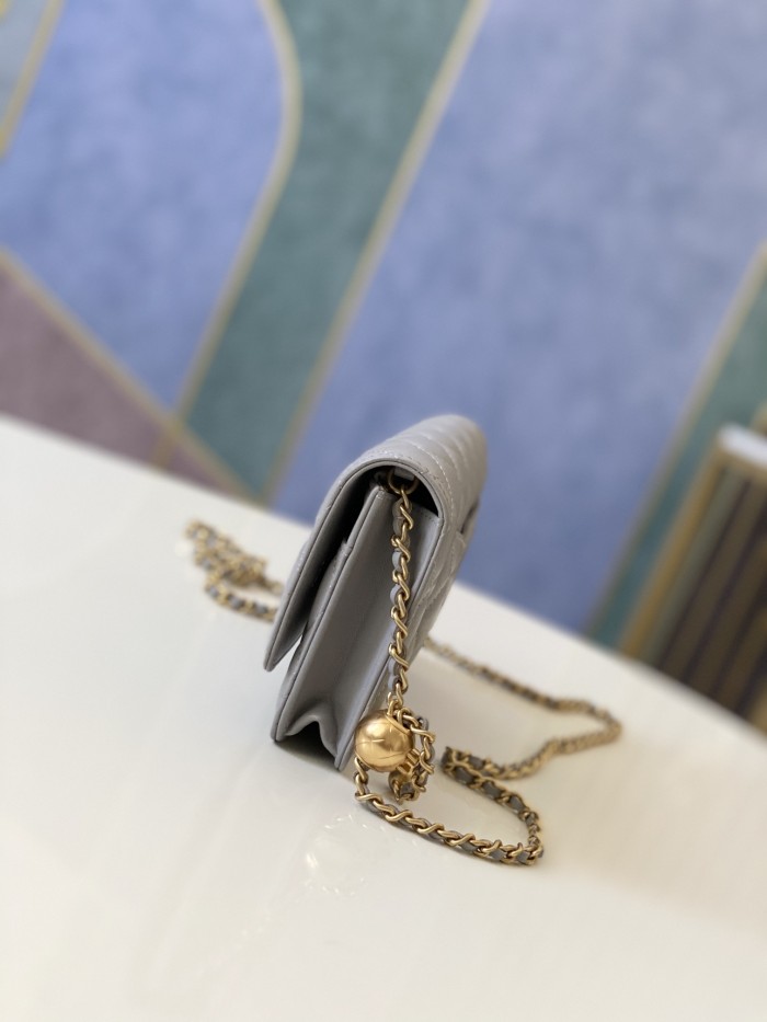 Handbag   Chanel  81133  size  19 cm