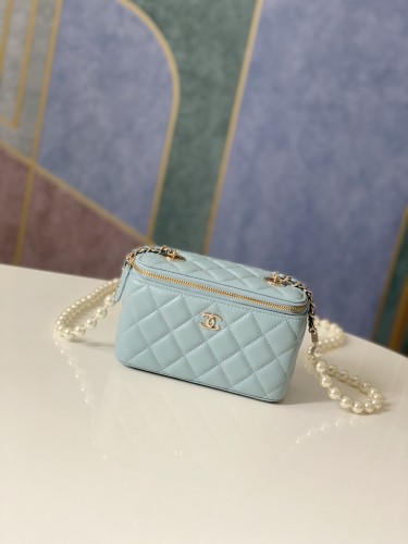 Handbag    Chanel   81192  size  9.5-17-8 𝗰𝗺