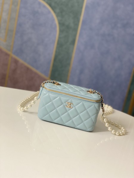 Handbag    Chanel   81192  size  9.5-17-8 𝗰𝗺