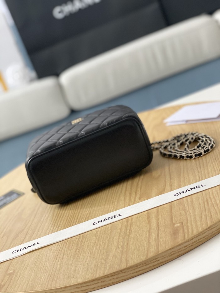 Handbag   Chanel 81341  size 9.5*17*8 cm