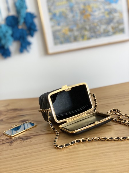 Handbag    Chanel   AP2717  size  9.5×11×8  cm