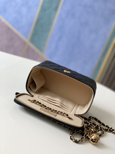 Handbag Chanel  81138  size  16 9.5 8 cm