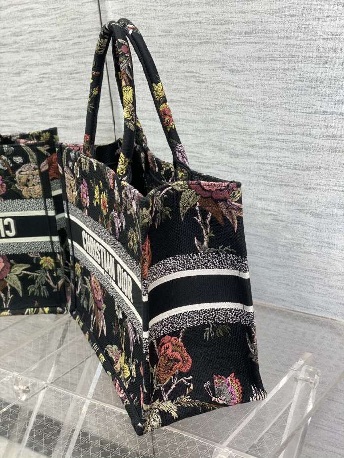 Handbag   Dior  size  36*18*28 cm