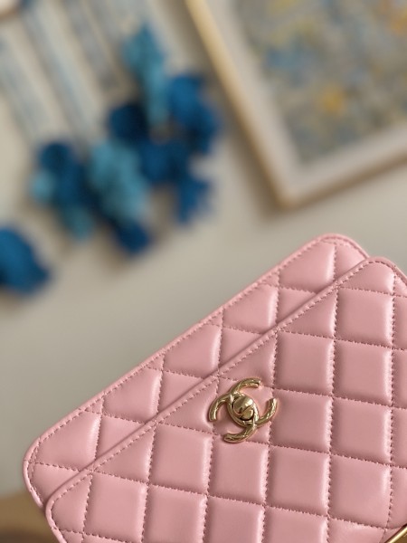 Handbag    Chanel  88632  size 19 cm