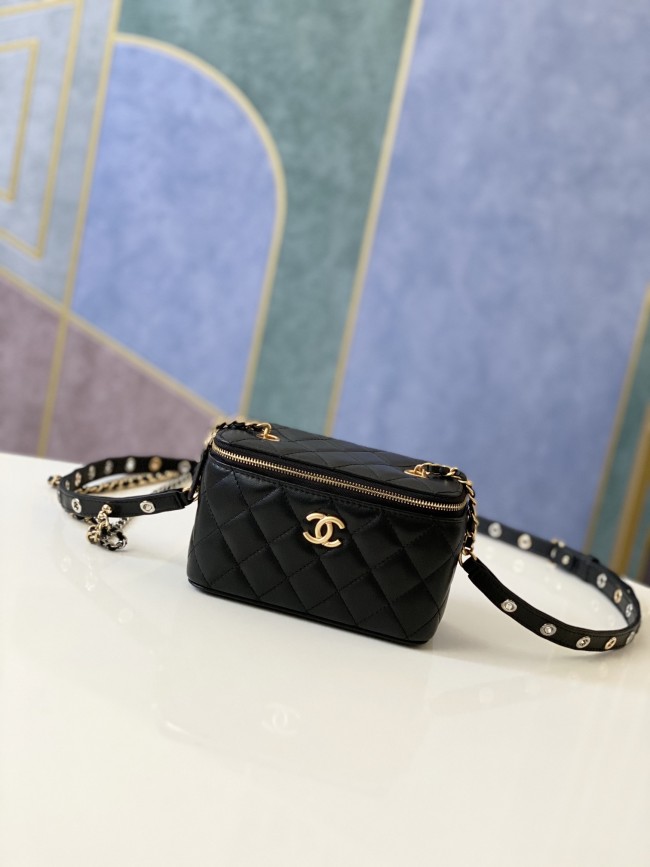 Handbag   Chanel   81178  size  18  Cm