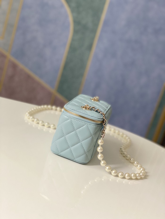 Handbag    Chanel   81192  size  9.5-17-8 𝗰𝗺