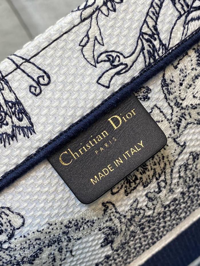 Handbag   Dior  size  26*8*22 cm