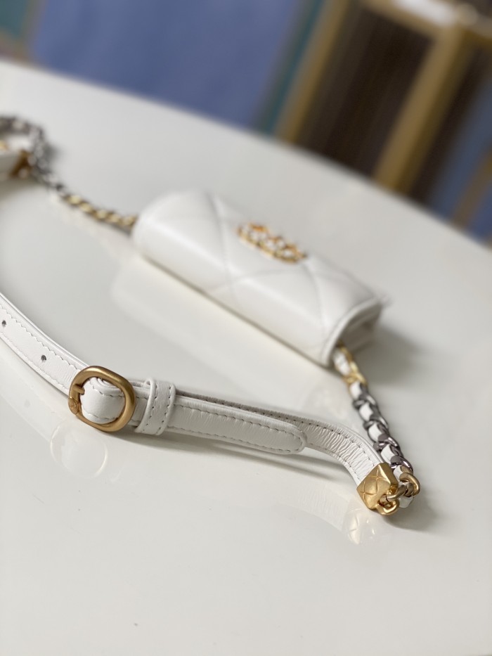 Handbag  Chanel  81166  size  12 8.5 2.5 cm