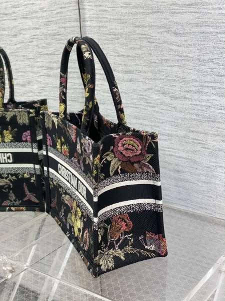 Handbag   Dior  size  26*8*22 cm