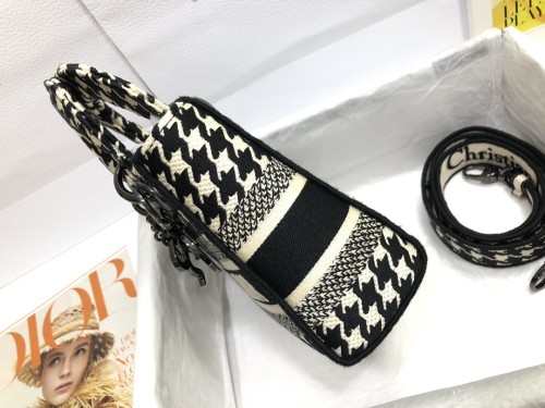 Handbag   Dior  M0505  size  17 x 15 x 7  cm