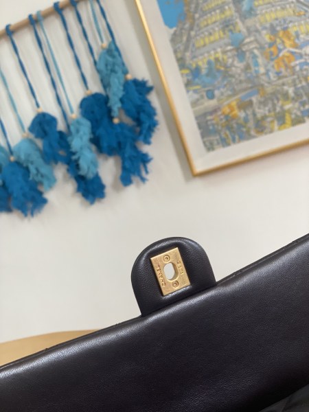  Handbag  Chanel  AS3609  size  16x25x10 cm