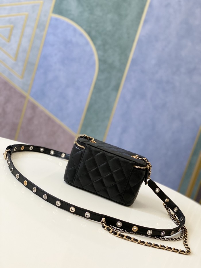 Handbag   Chanel   81178  size  18  Cm