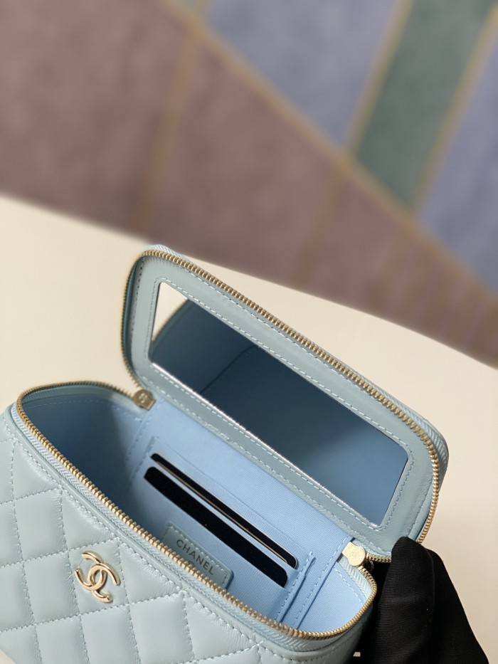 Handbag    Chanel   81192  size  9.5-17-8 𝗰𝗺