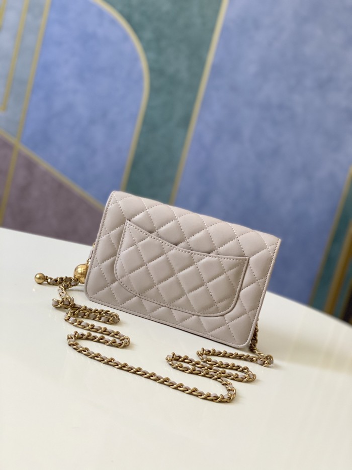 Handbag   Chanel 81133  size  19 cm