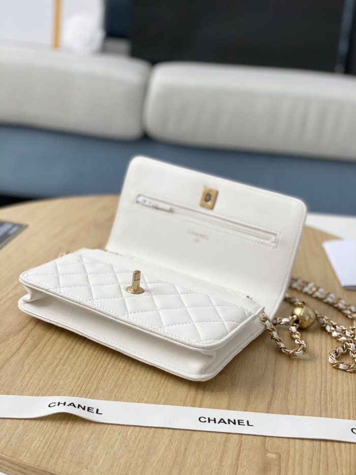 Handbag   Chanel 81133  size  19 cm