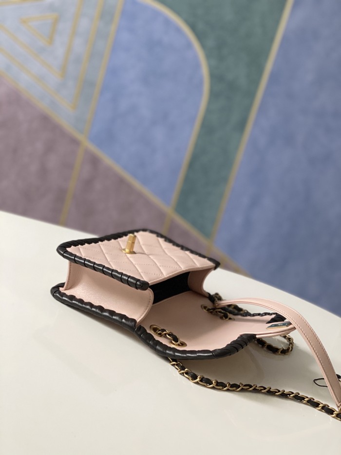 Handbag    Chanel  AS2495  size  19x15x6 cm