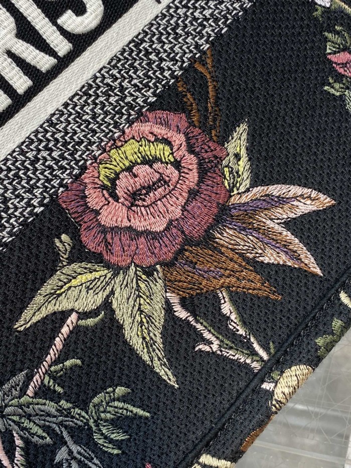 Handbag   Dior  size  36*18*28 cm