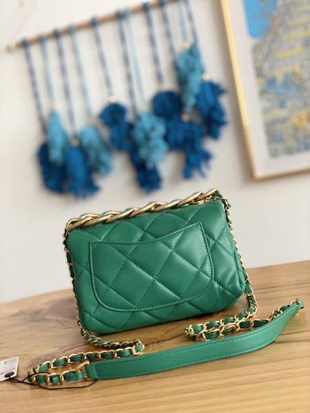 Handbag   Chanel  3365  size  17X11.5X8.5 Cm