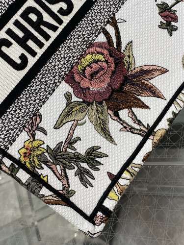 Handbag   Dior  size  36*18*28 cm