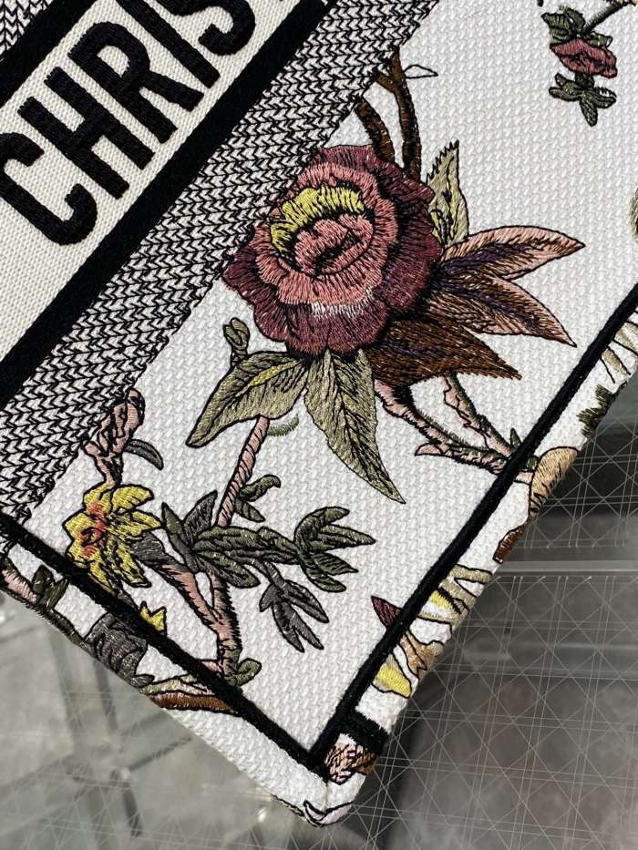 Handbag   Dior  size  36*18*28 cm