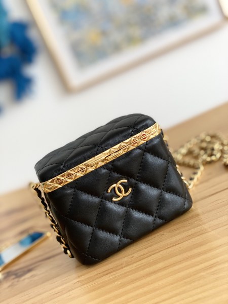 Handbag    Chanel   AP2717  size  9.5×11×8  cm