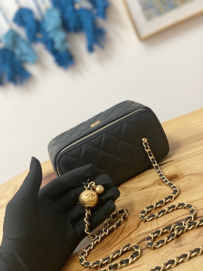 Handbag   Chanel  81220  size 16 9.5 8 cm