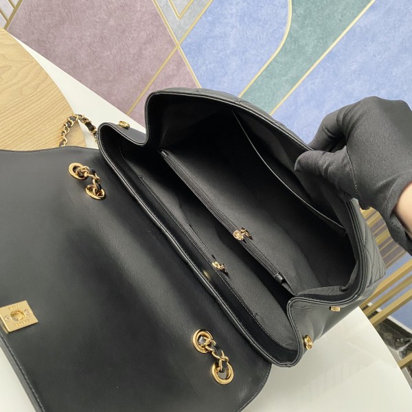 Handbag   Chanel  92233  size 33*11*23  cm