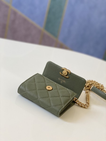 Handbag  Chanel  81156  size 12 9 2.5 cm