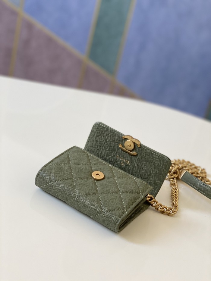 Handbag  Chanel  81156  size 12 9 2.5 cm