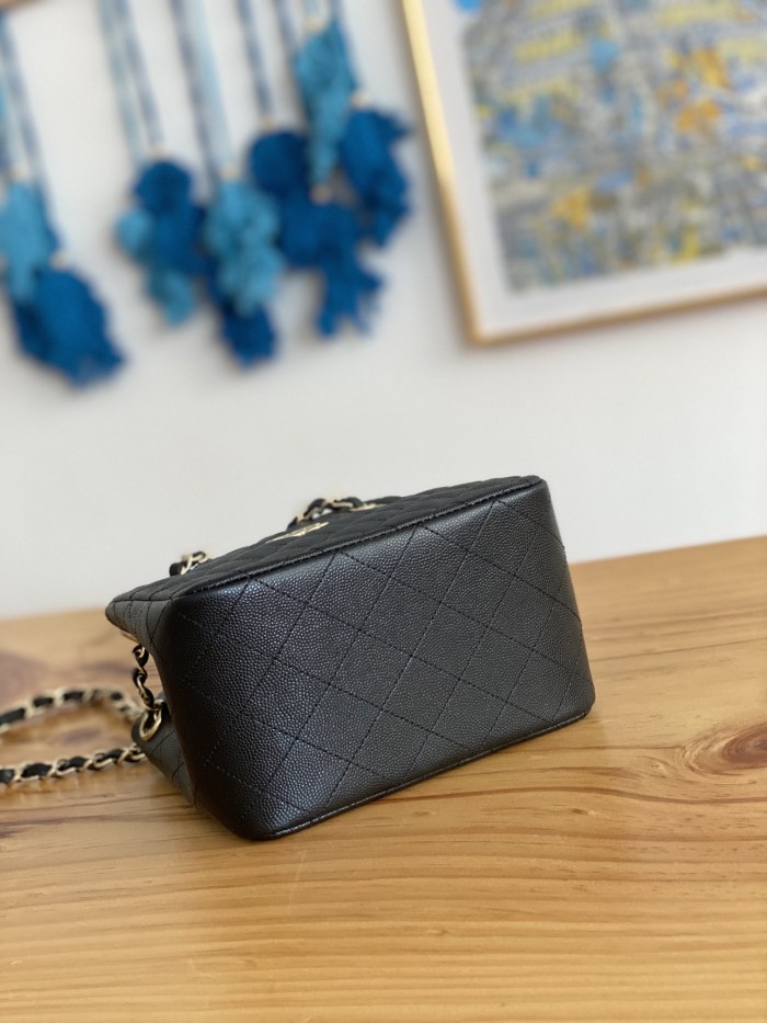 Handbag   Chanel  AS3176  size  16X15X9 cm