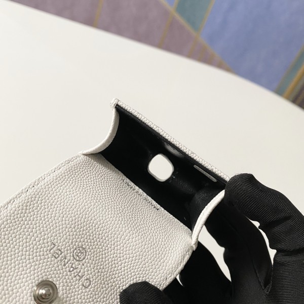 Handbag    Chanel 81089  size  7 5 3 cm