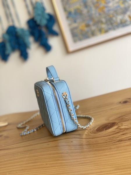 Handbag  Chanel  3168  size  18.5x12.5x6 cm