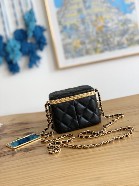 Handbag    Chanel   AP2717  size  9.5×11×8  cm