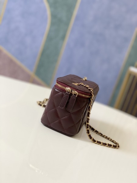 Handbag  Chanel 81138  size  16 9.5 8 cm