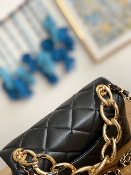 Handbag  Chanel  3366   size  21X13X10 Cm