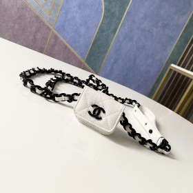 Handbag    Chanel 81089  size  7 5 3 cm