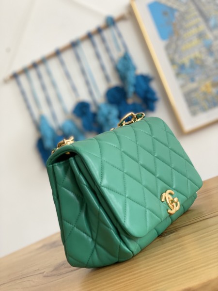 Handbag   Chanel  3367  size  23X10X15.5 Cm