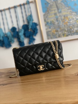  Handbag  Chanel   AS3609  size  16x25x10 cm