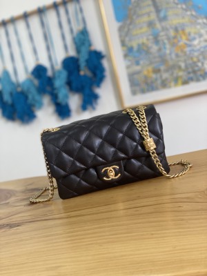 Handbag  Chanel  AS3393  size 14x22x8 cm