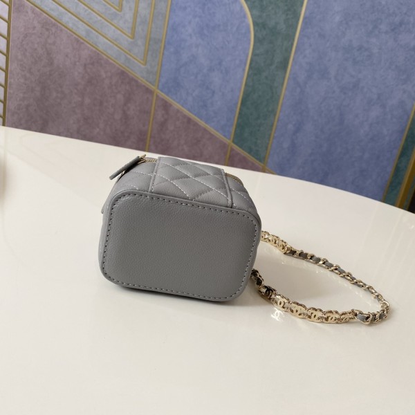 Handbag   Chanel  81186  size  10.5-8.5-7 cm