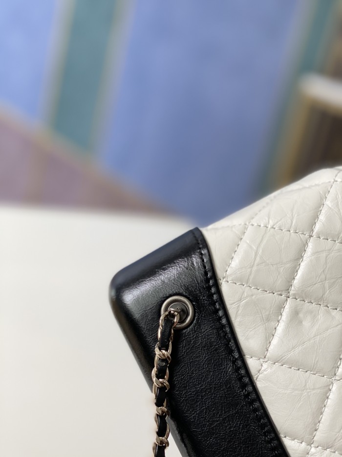 Handbag   Chanel 94485  size  23*22.5*10.5 cm