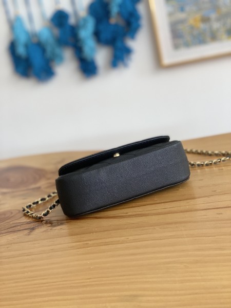  Handbag  Chanel  AP3008  size  12X17.5X5.5 cm