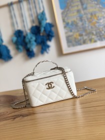 Handbag   Chanel  81199  size  17 cm