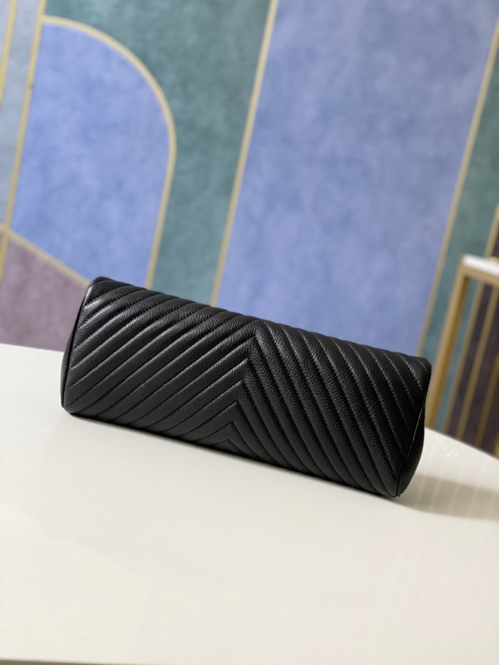 Handbag   Chanel  86015  size  30.12.6  cm