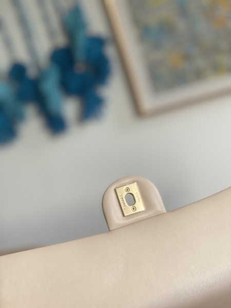  Handbag  Chanel AS3609 size 16x25x10 cm