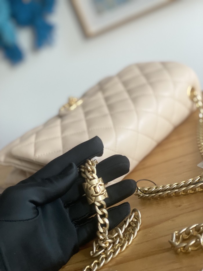  Handbag  Chanel AS3609 size 16x25x10 cm