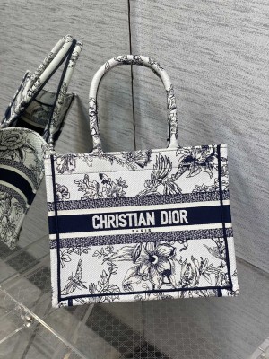 Handbag   Dior  size  26*8*22 cm