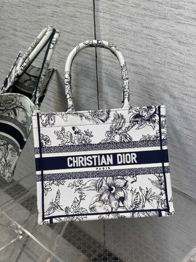 Handbag   Dior  size  26*8*22 cm