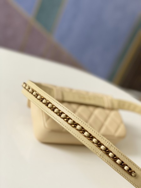 Handbag   Chanel  99009  size  18*3.5*12  cm